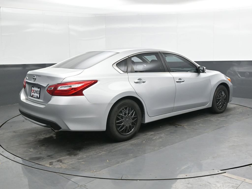 Used 2016 Nissan Altima 2.5 S w/ Power Driver Seat Package FWD image 2