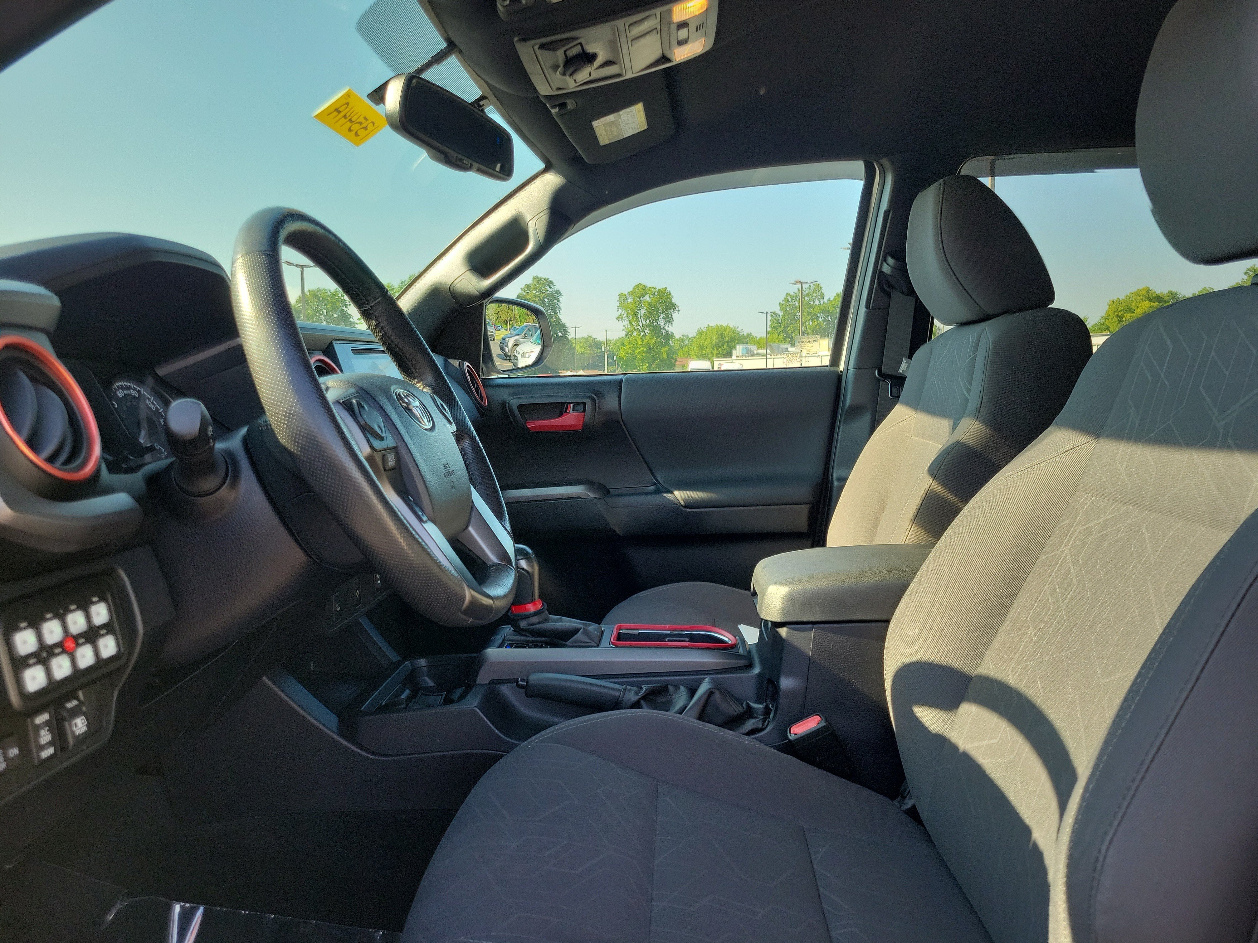 Used 2017 Toyota Tacoma TRD Off-Road w/ Tow Package (A/T) AWD/4WD image 15