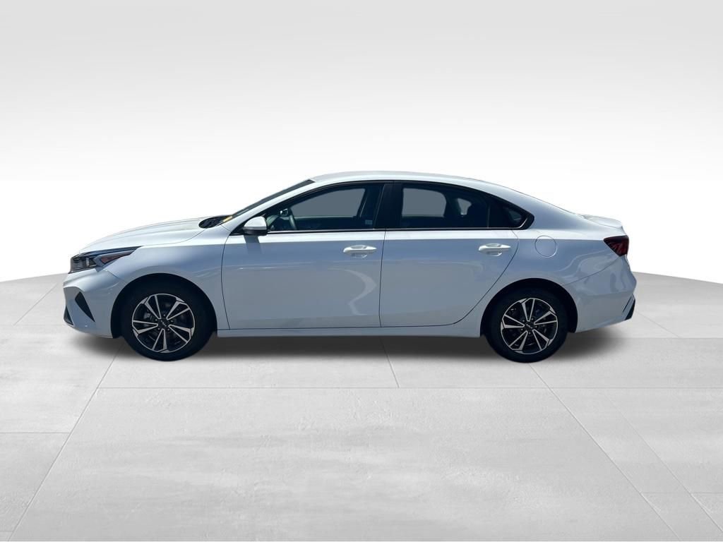 Used 2023 Kia Forte LXS FWD image 3