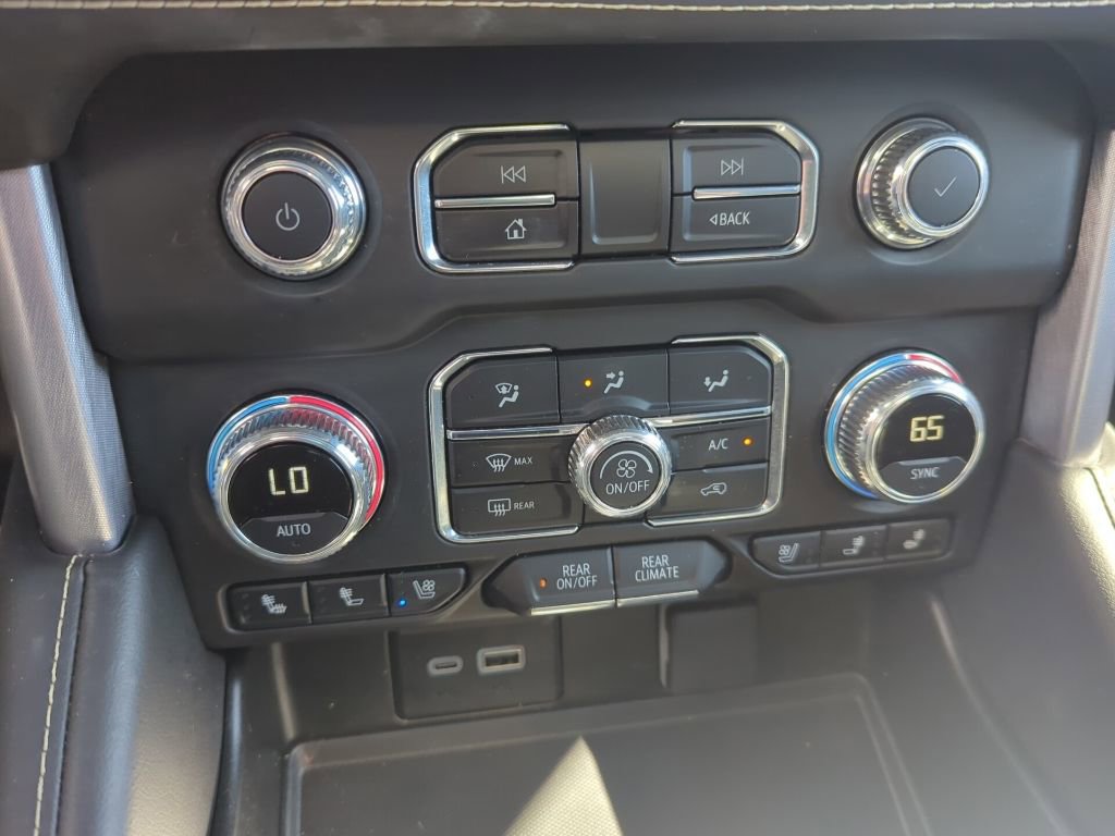 Used 2024 GMC Yukon XL SLT w/ SLT Premium Package AWD/4WD image 36