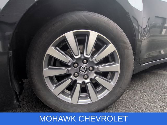 Used 2020 Toyota Sienna XLE image 32