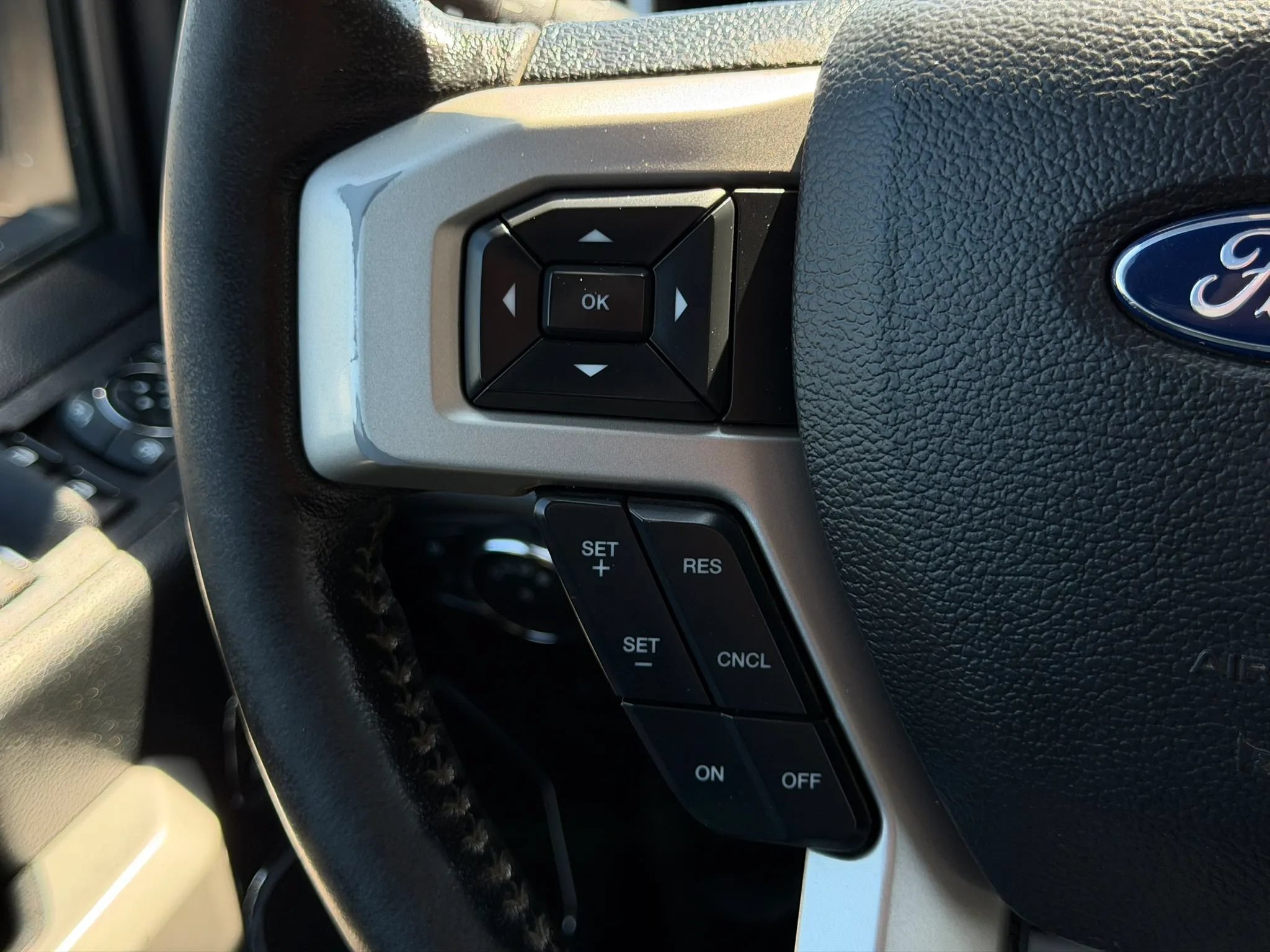 Used 2019 Ford F250 Lariat w/ Lariat Ultimate Package AWD/4WD image 37