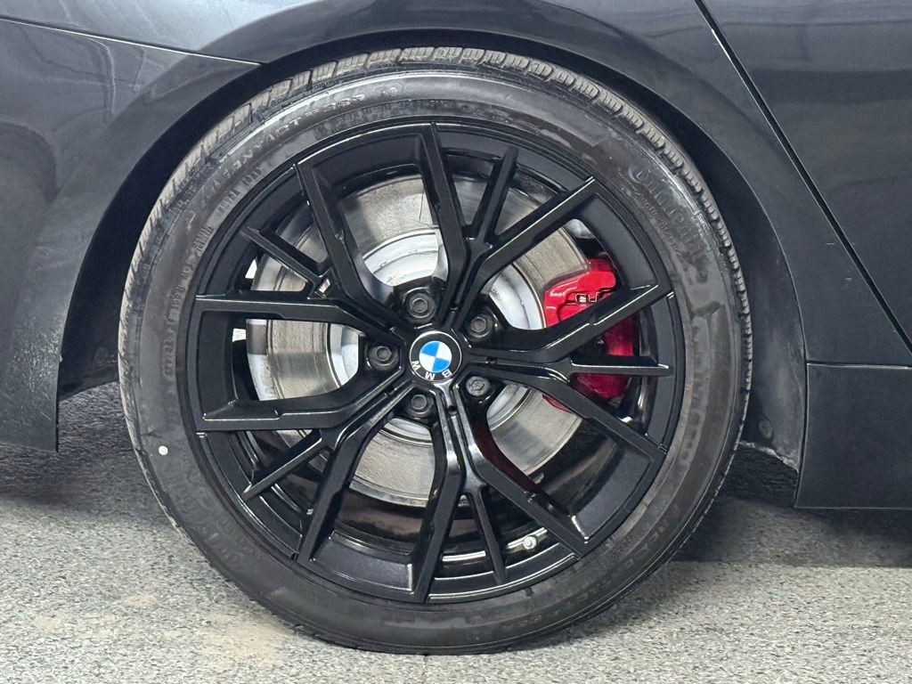 Used 2023 BMW M550i xDrive w/ Executive Package image 8