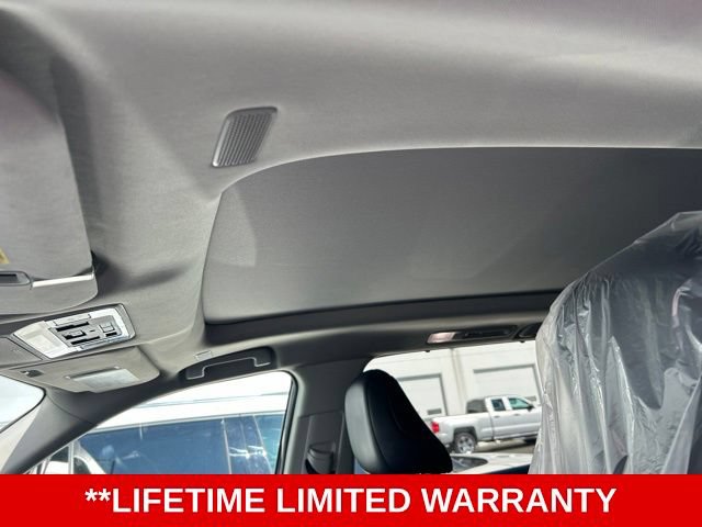 Used 2024 Toyota Grand Highlander AWD image 3