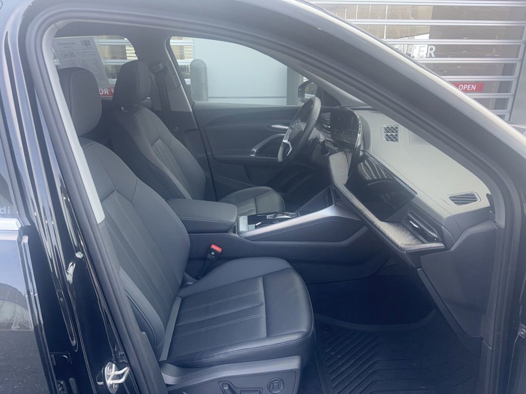 Used 2025 Audi Q5 Premium w/ 19" Wheel Package image 8