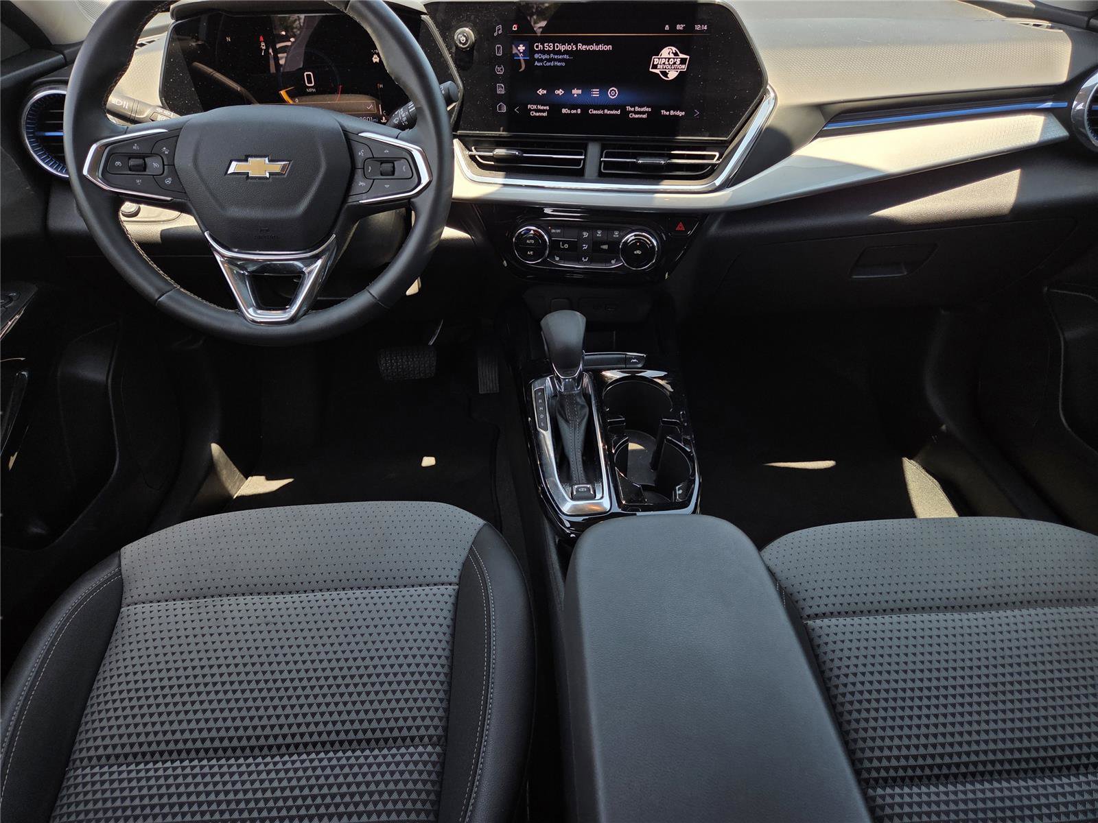 Used 2025 Chevrolet Trax LT w/ LT Convenience Package FWD image 9