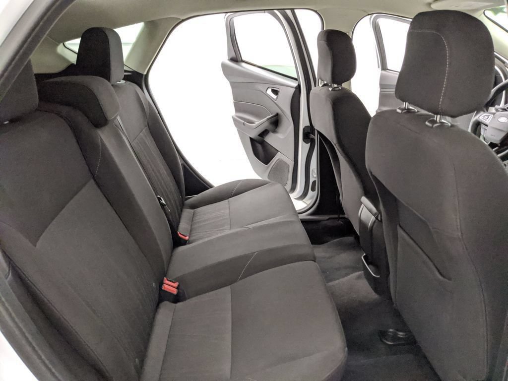 Used 2018 Ford Focus SE FWD image 18