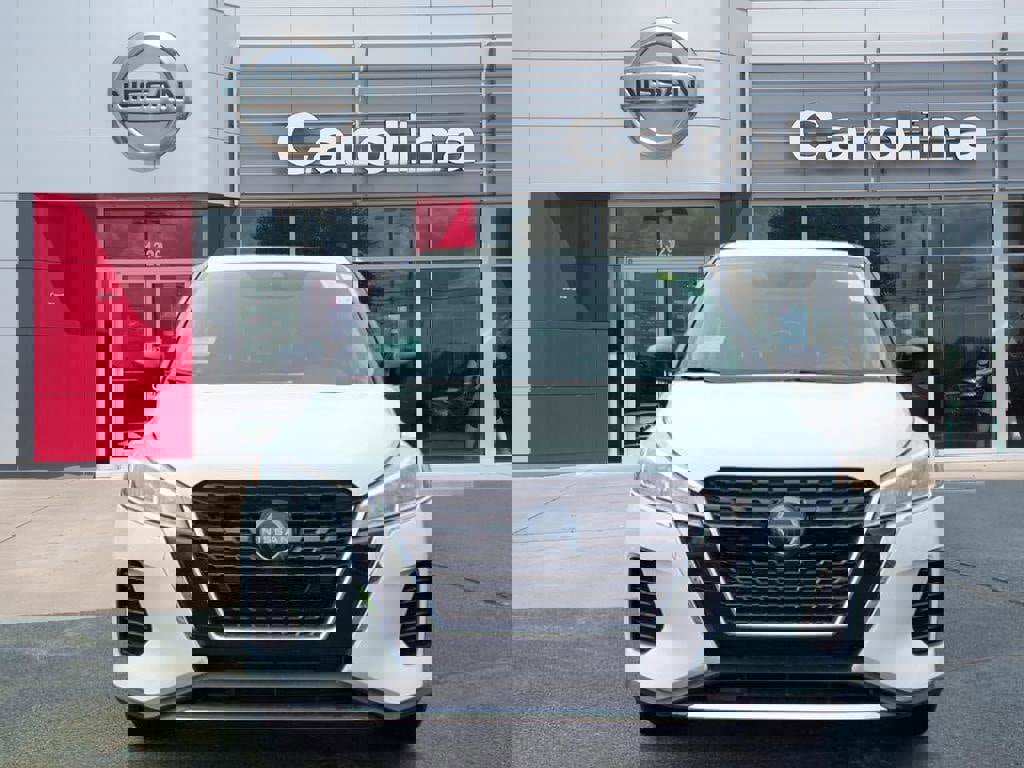 Used 2025 Nissan Kicks Play S image 2