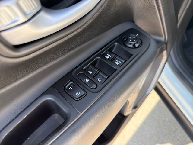 Used 2023 Jeep Renegade Latitude AWD/4WD image 13