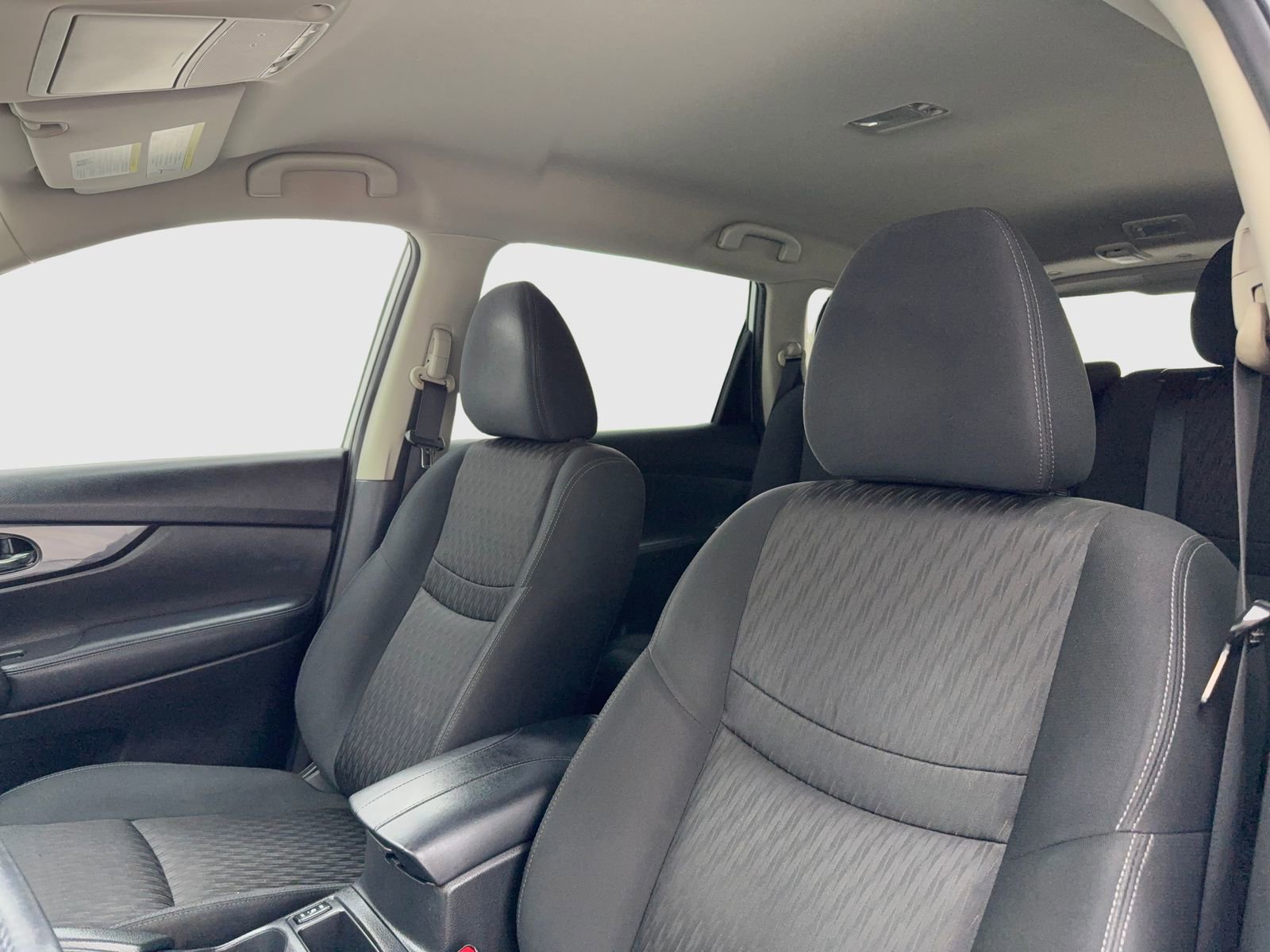 Used 2017 Nissan Rogue SV w/ SV Premium Package image 15