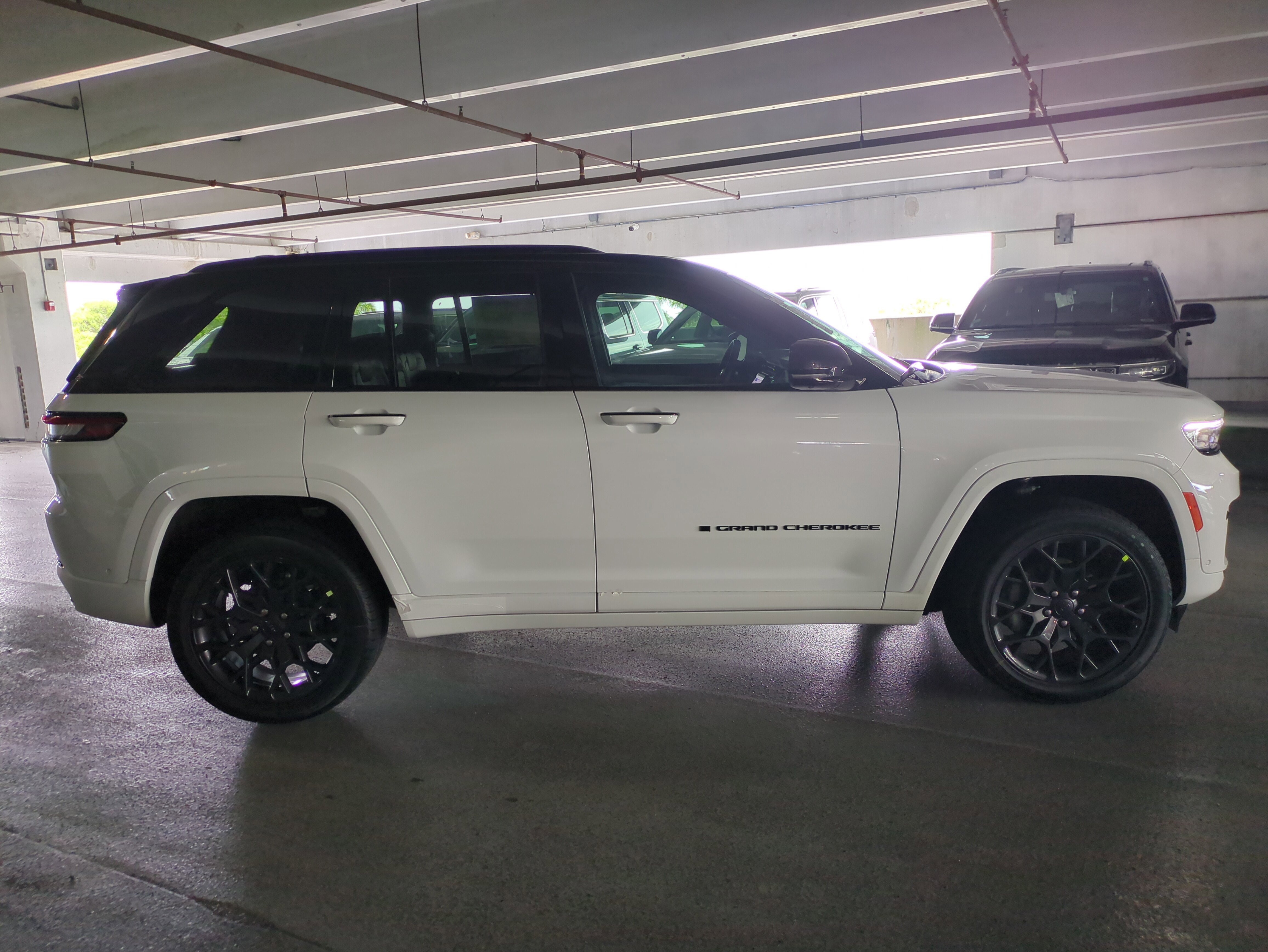 New 2025 Jeep Grand Cherokee Summit image 4