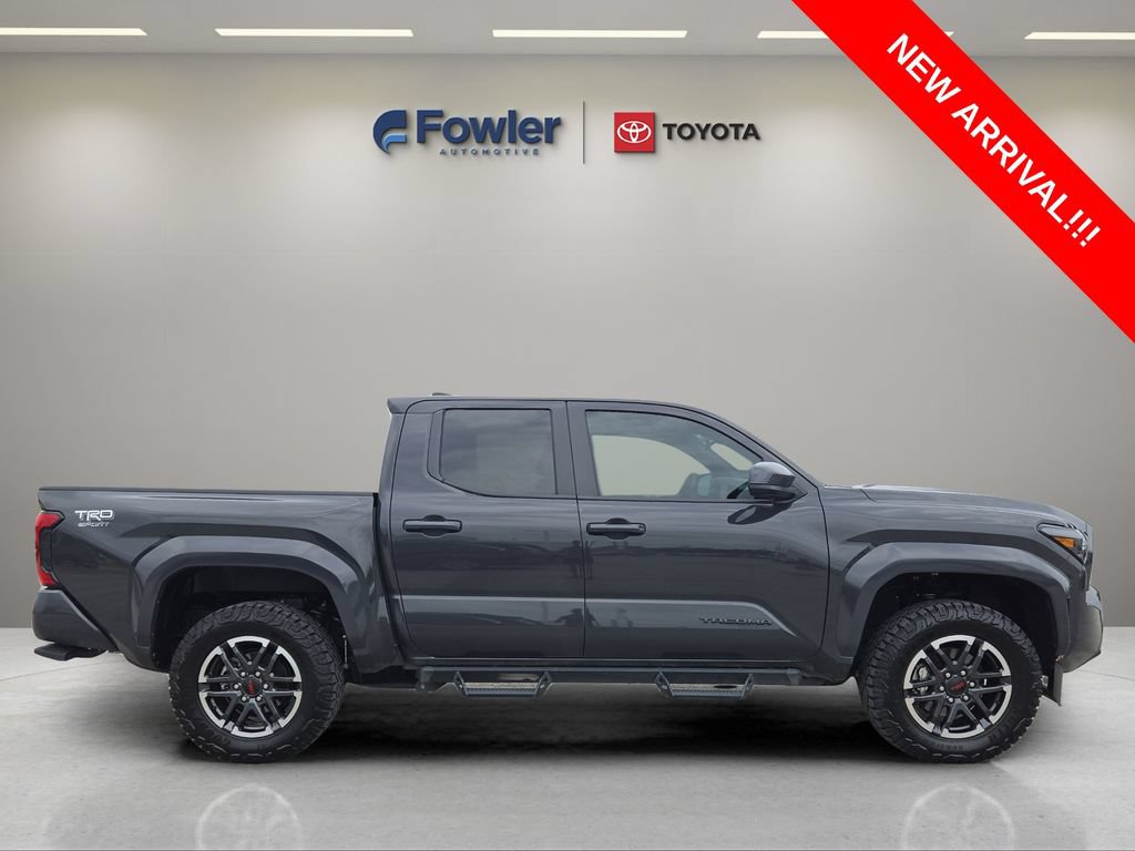 Used 2025 Toyota Tacoma TRD Sport AWD/4WD image 8