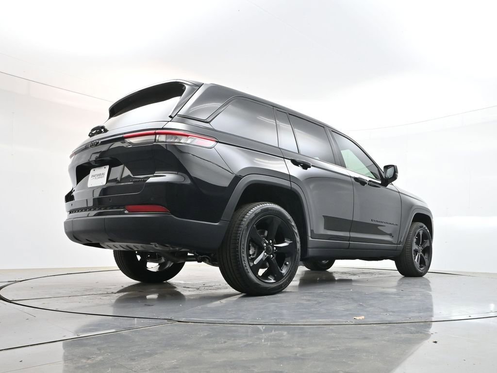 Used 2025 Jeep Grand Cherokee Limited w/ Black Appearance Package image 36