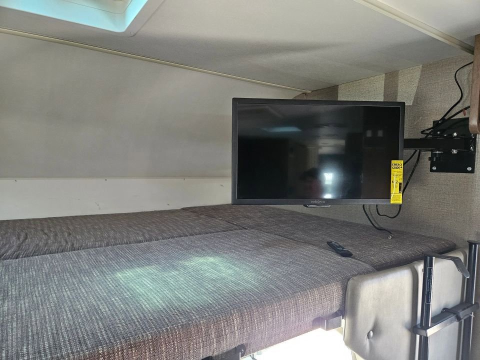 Used 2018 Ford E-450 and Econoline 450 Super Duty w/ Motorhome Prep Package RWD image 17