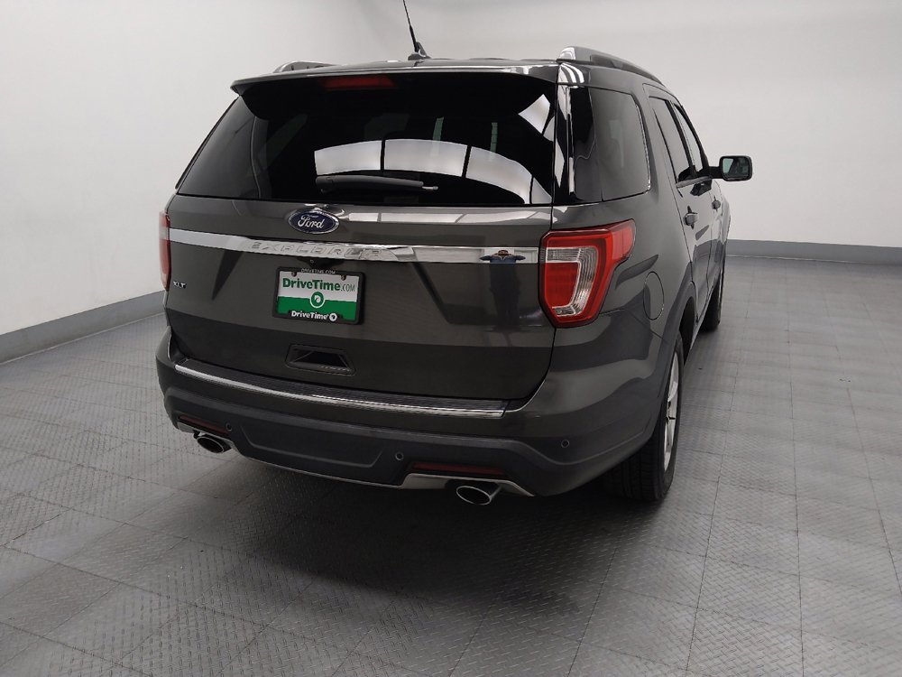 Used 2018 Ford Explorer XLT w/ Equipment Group 202A FWD image 7