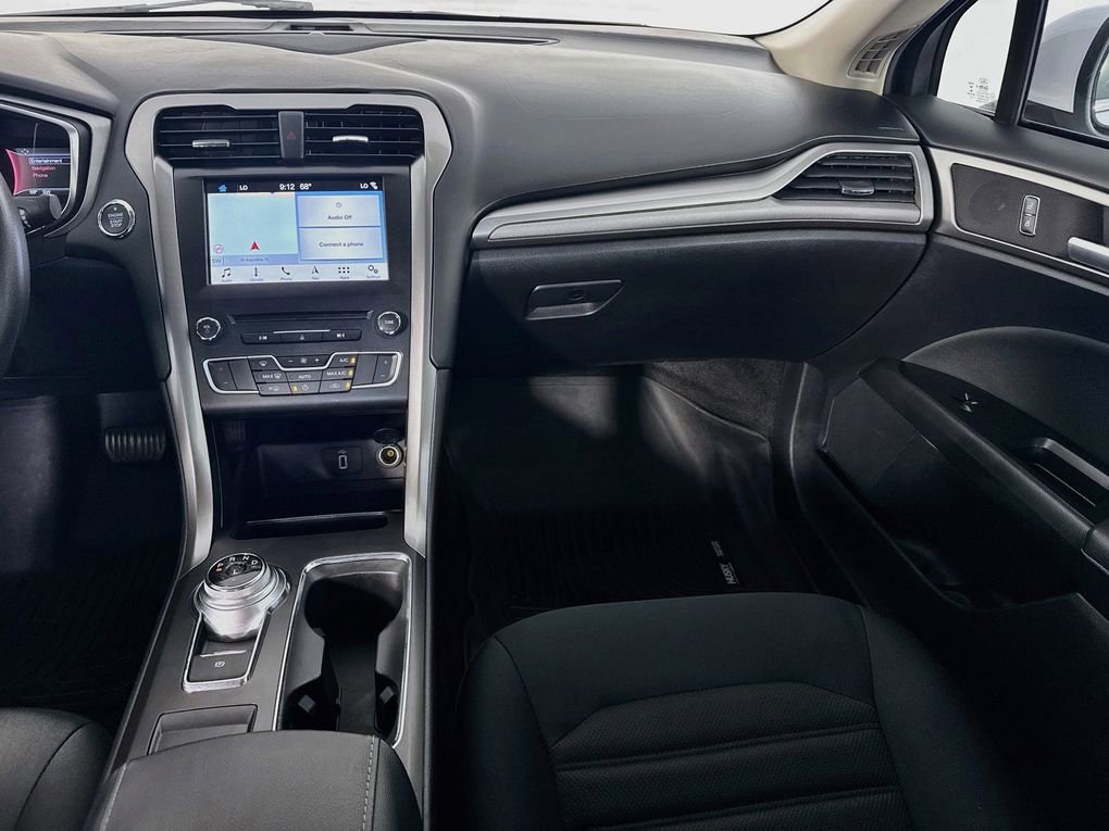 Used 2017 Ford Fusion SE w/ Fusion SE Technology Package image 27