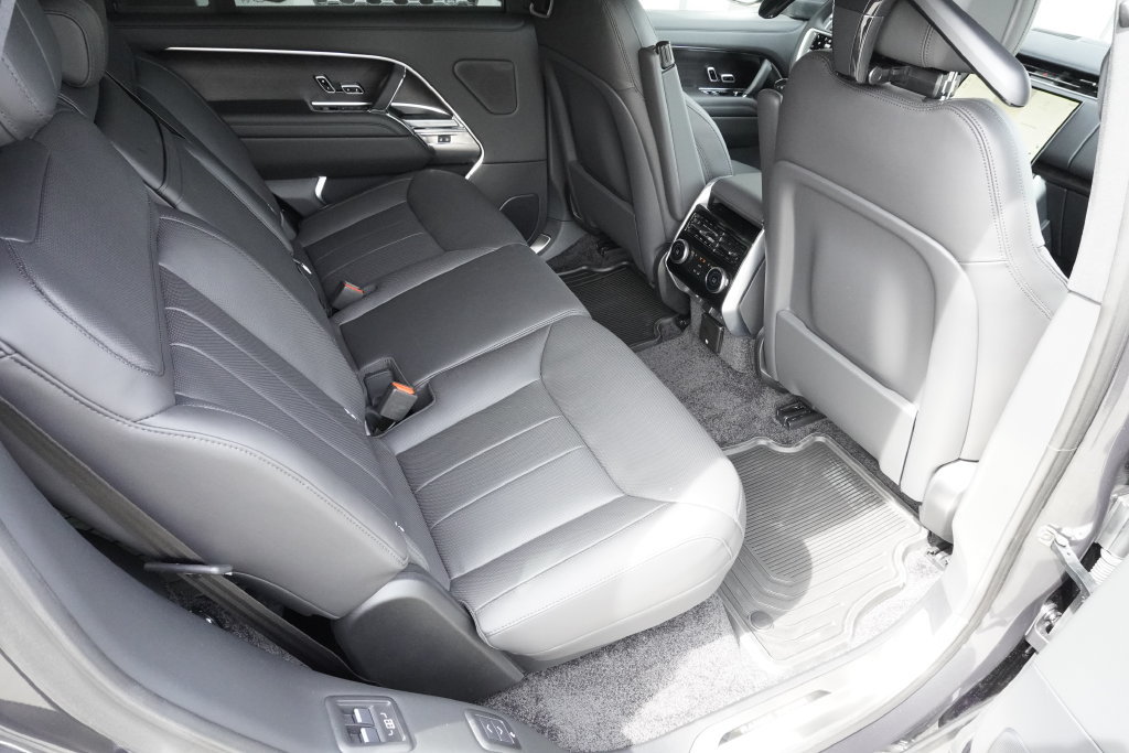 New 2027 Land Rover Range Rover Long Wheelbase SE AWD/4WD image 26