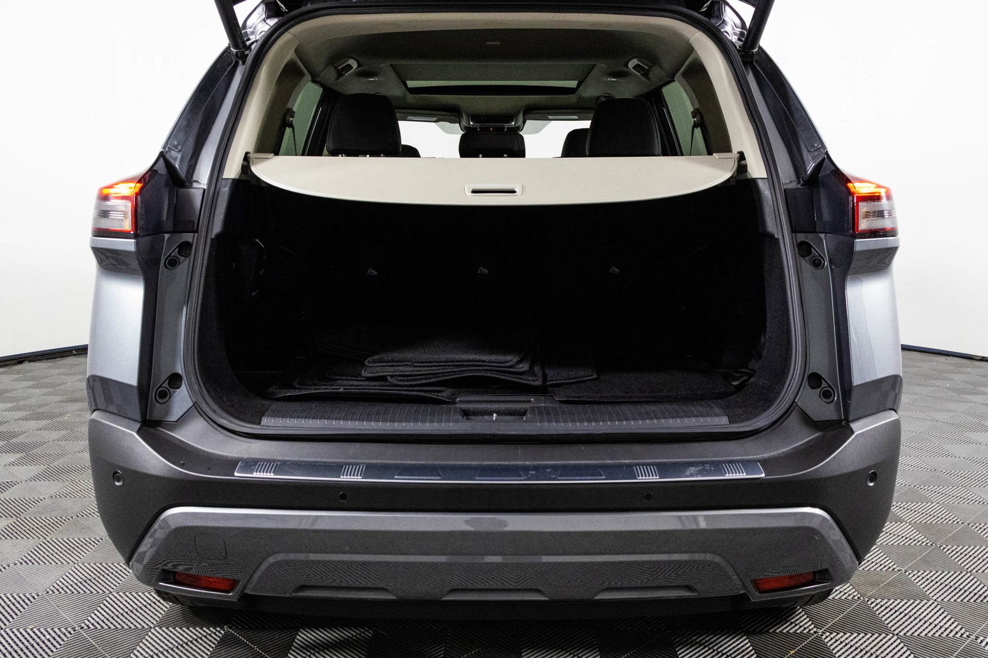 Used 2023 Nissan Rogue SL w/ SL Premium Package image 38