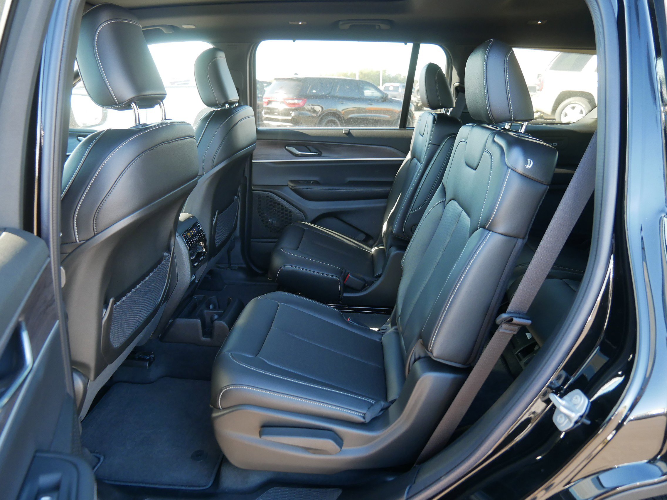 New 2025 Jeep Grand Cherokee L Limited w/ Luxury Tech Group II image 8