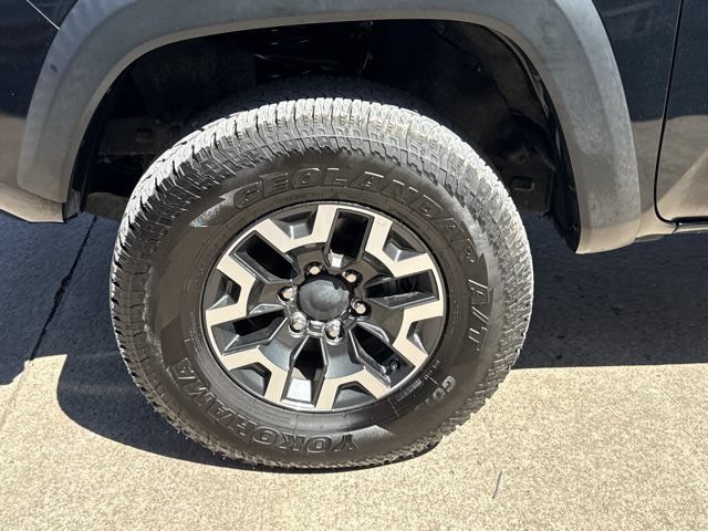 Used 2020 Toyota Tacoma TRD Off-Road w/ Technology Package AWD/4WD image 12