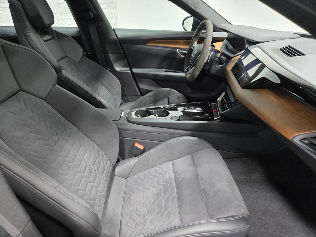 Used 2022 Audi e-tron GT Premium Plus image 50
