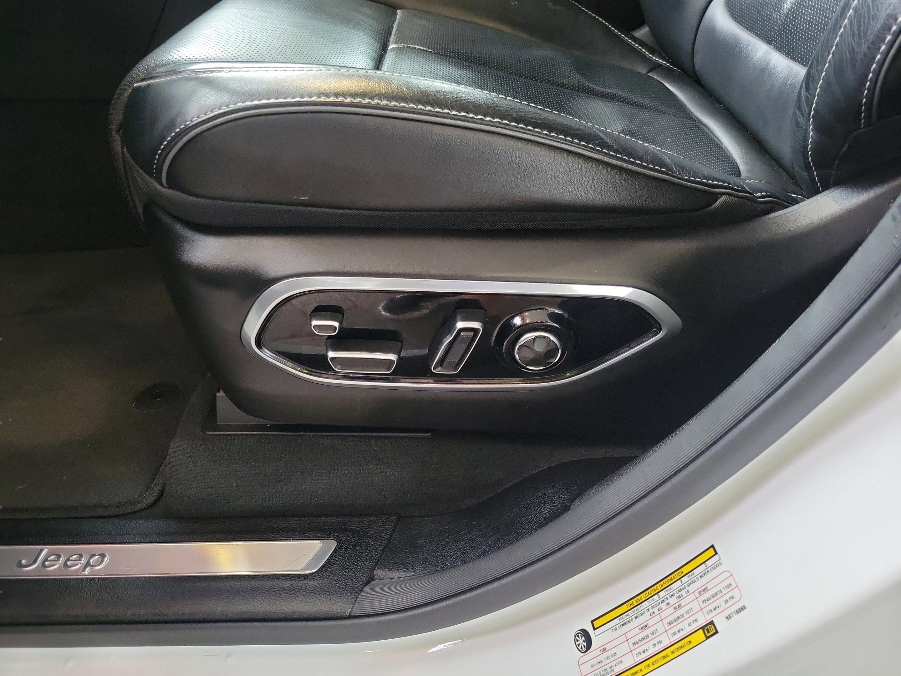 Used 2022 Jeep Grand Cherokee Overland w/ Luxury Tech Group IV image 28