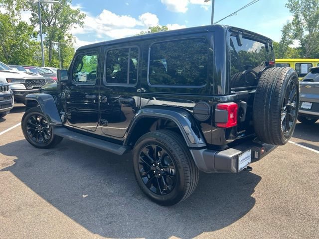 Used 2025 Jeep Wrangler Unlimited Sahara AWD/4WD image 32