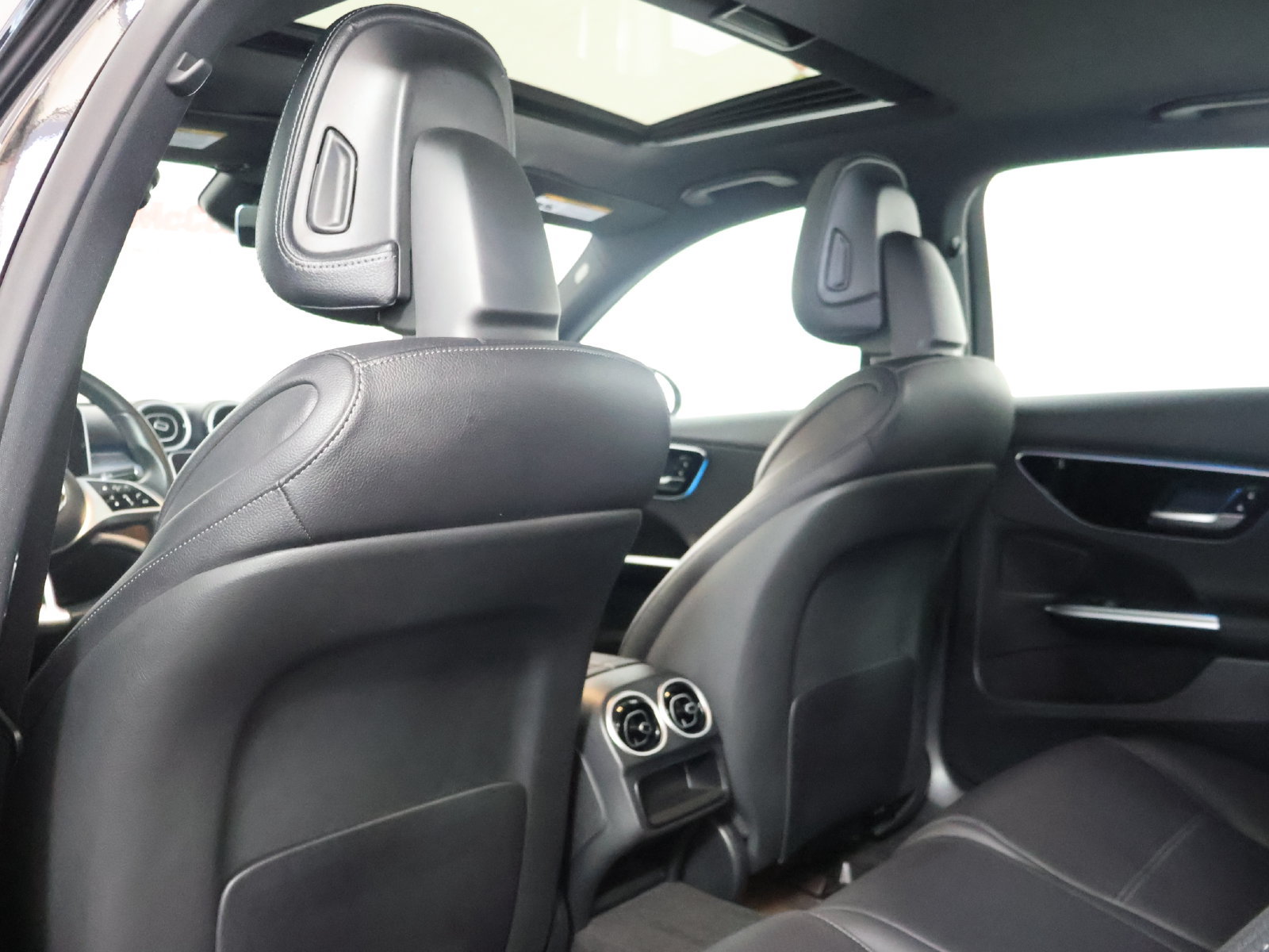 Used 2025 Mercedes-Benz C 300 4MATIC Sedan image 50