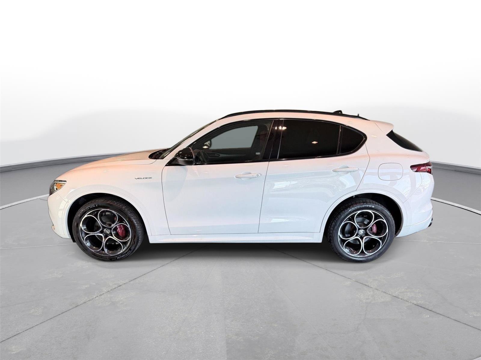 Used 2023 Alfa Romeo Stelvio Veloce AWD/4WD image 19
