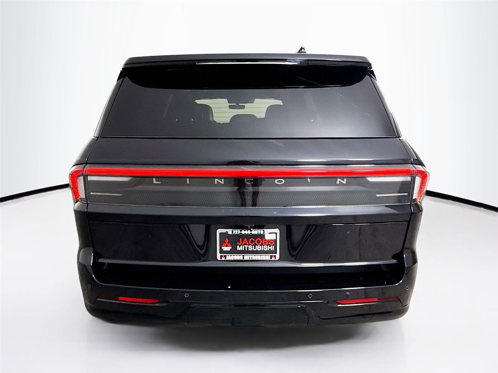 Used 2025 Lincoln Navigator Reserve w/ Jet Appearance Package image 6