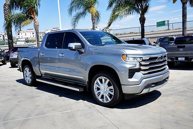 Used 2024 Chevrolet Silverado 1500 High Country w/ High Country Premium Package AWD/4WD image 2