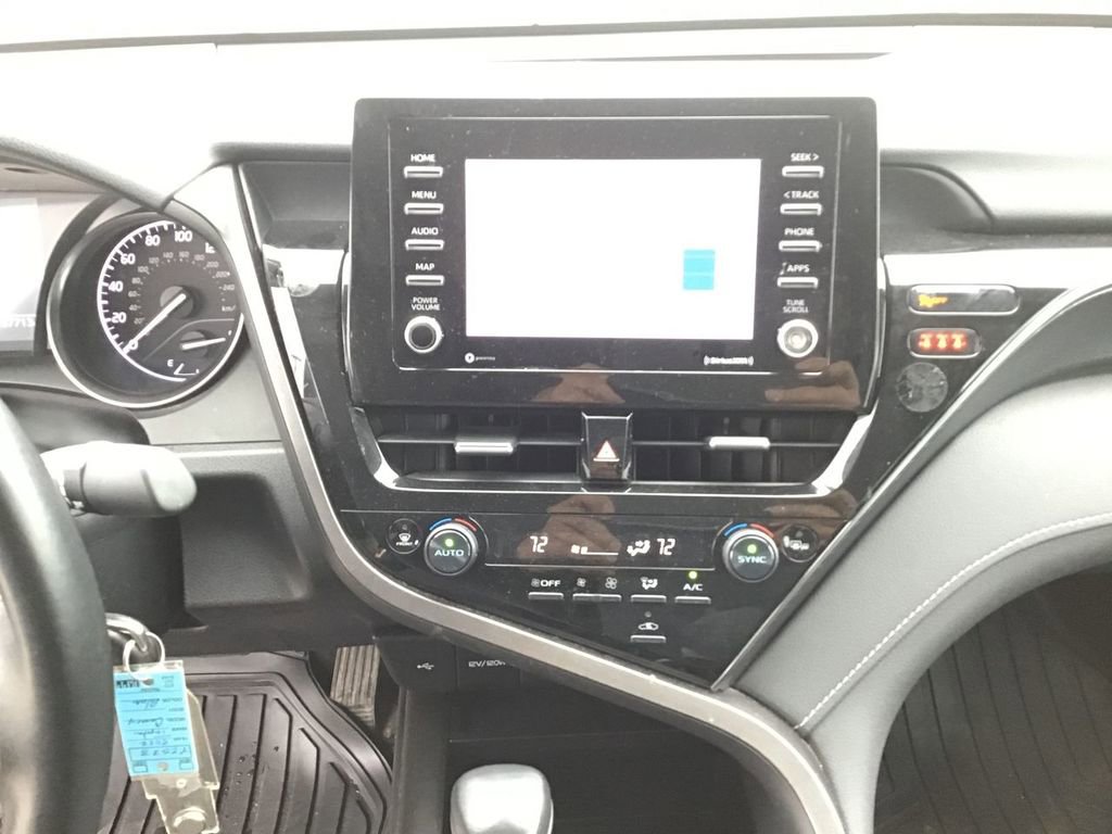 Used 2022 Toyota Camry SE image 14