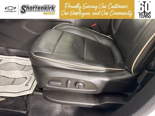 Used 2023 Chevrolet Traverse Premier image 30