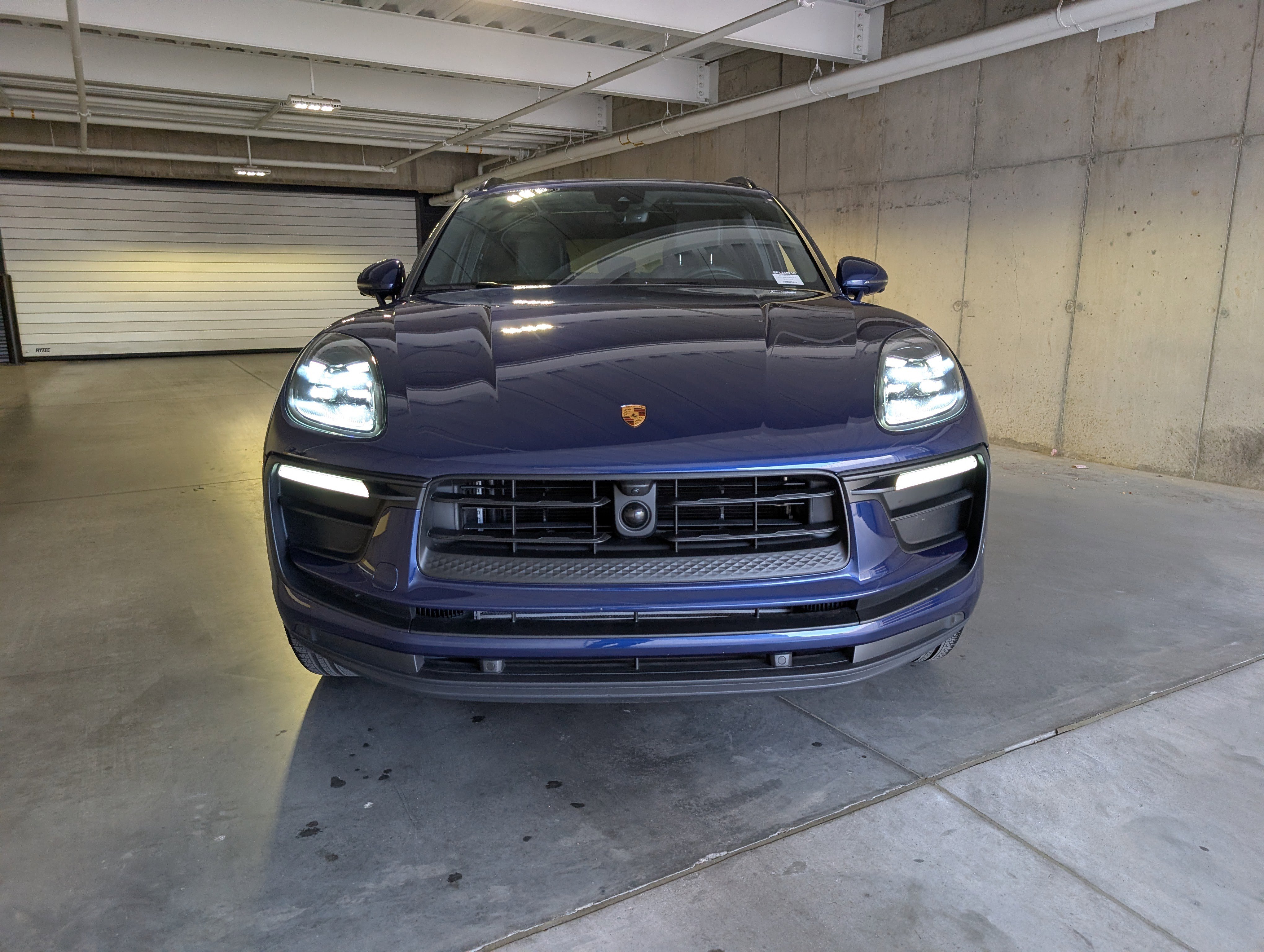 Used 2025 Porsche Macan image 12