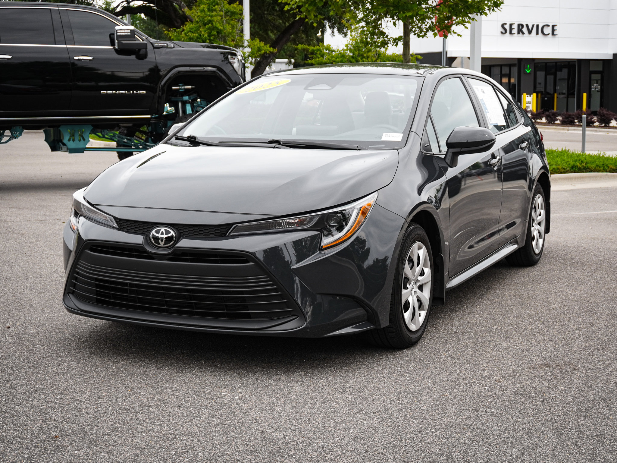Used 2025 Toyota Corolla LE FWD image 5
