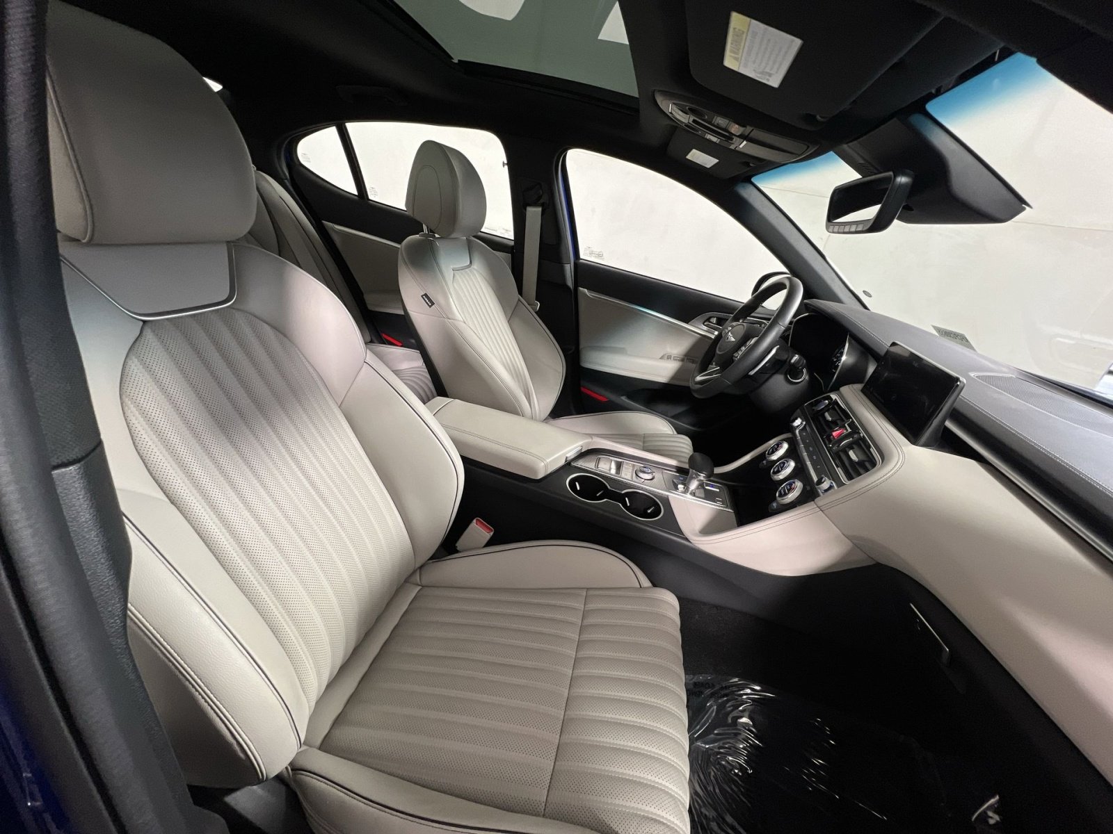 Used 2023 Genesis G70 2.0T w/ Sport Prestige Package image 27