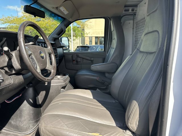 Used 2018 Chevrolet Express 2500 w/ Driver Convenience Package RWD image 10