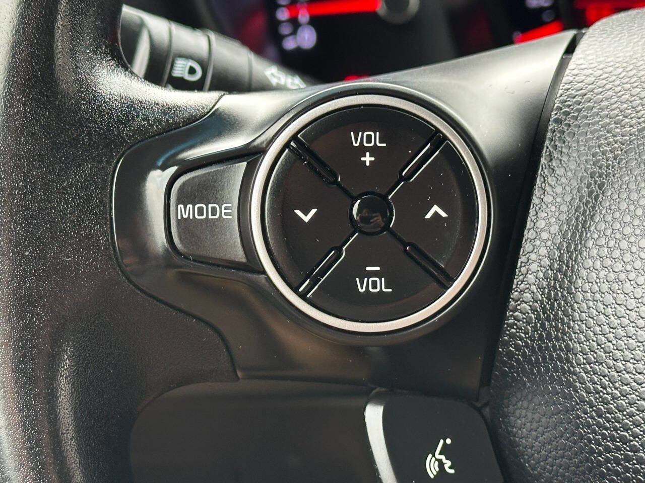 Used 2014 Kia Soul Base 4dr Crossover 6M image 35