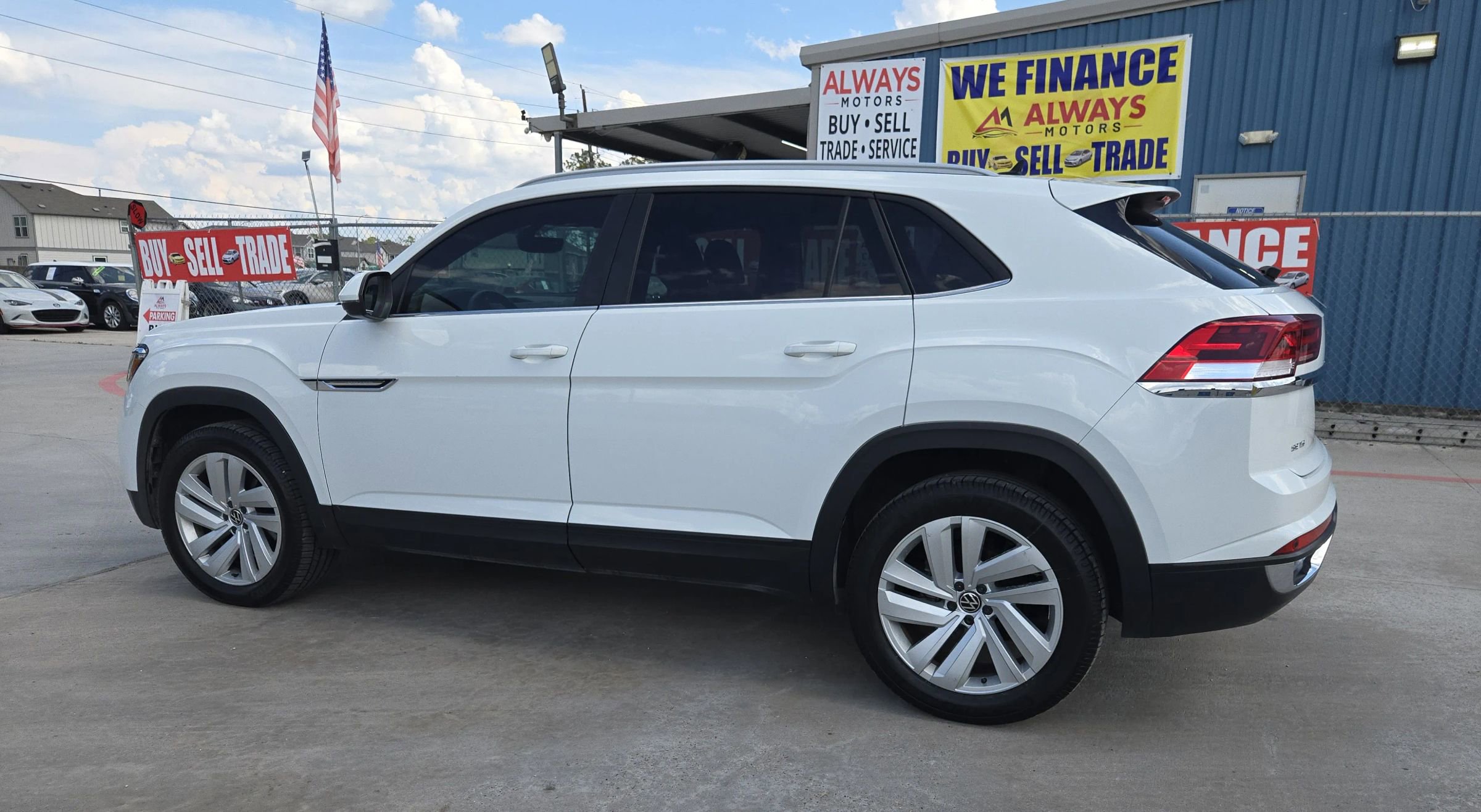 Used 2021 Volkswagen Atlas Cross Sport SE w/ Panoramic Sunroof Package image 11