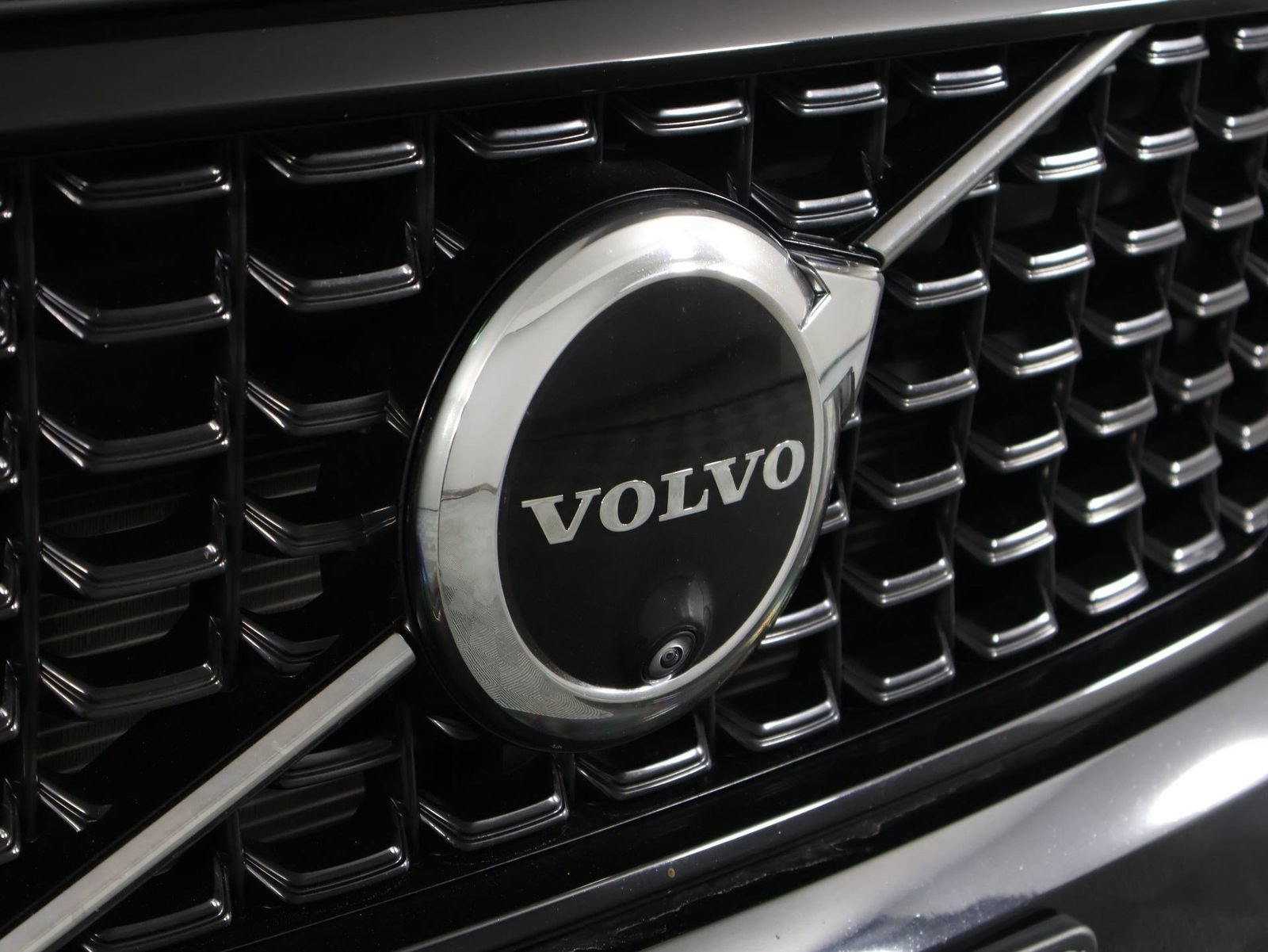 Certified 2025 Volvo XC40 B5 Plus AWD/4WD image 27