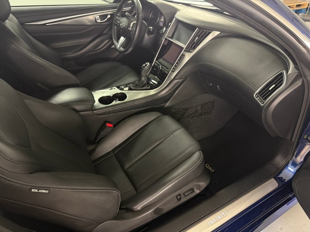 Used 2017 INFINITI Q60 3.0t w/ Cargo Package RWD image 33