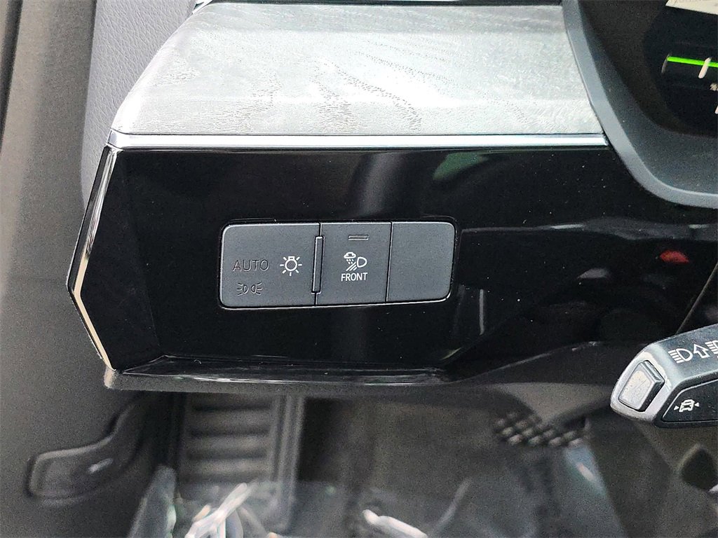 Certified 2024 Audi Q8 e-tron Premium image 33