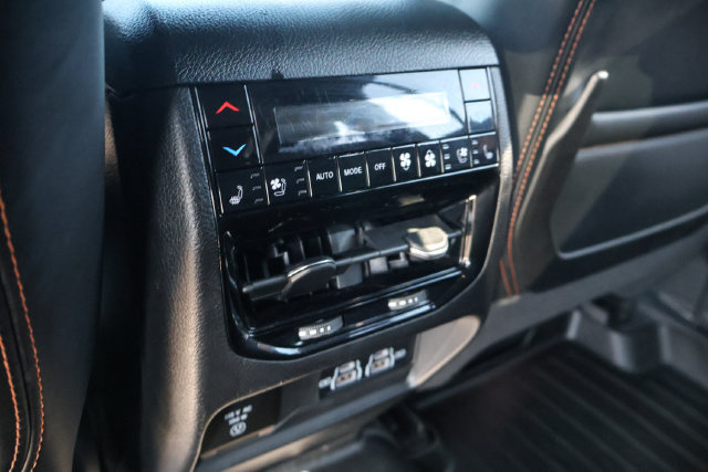 Used 2022 Jeep Grand Cherokee Summit AWD/4WD image 10