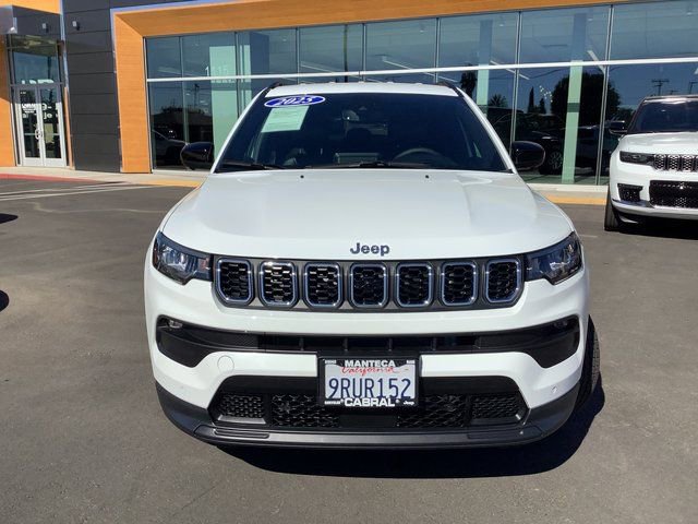 Used 2025 Jeep Compass Latitude w/ Convenience Group image 4