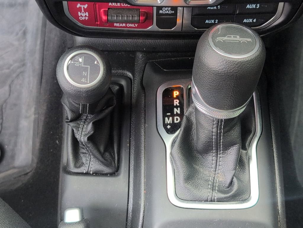 Used 2025 Jeep Gladiator Mojave w/ Convenience Group AWD/4WD image 24