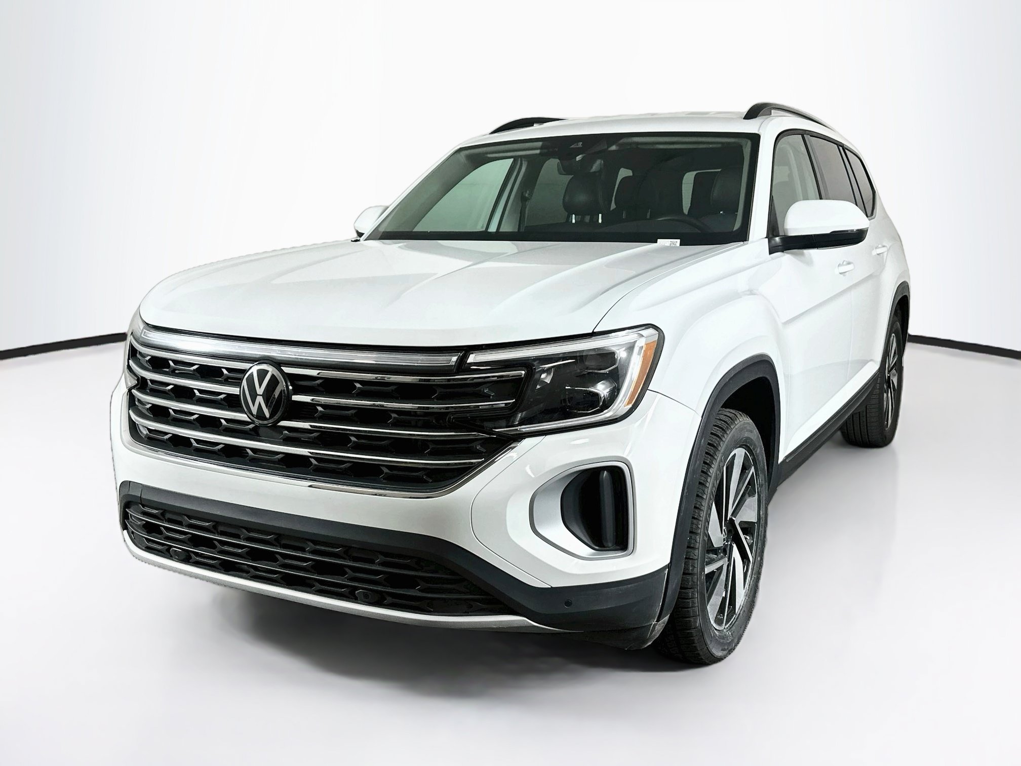 Used 2025 Volkswagen Atlas SE FWD image 3