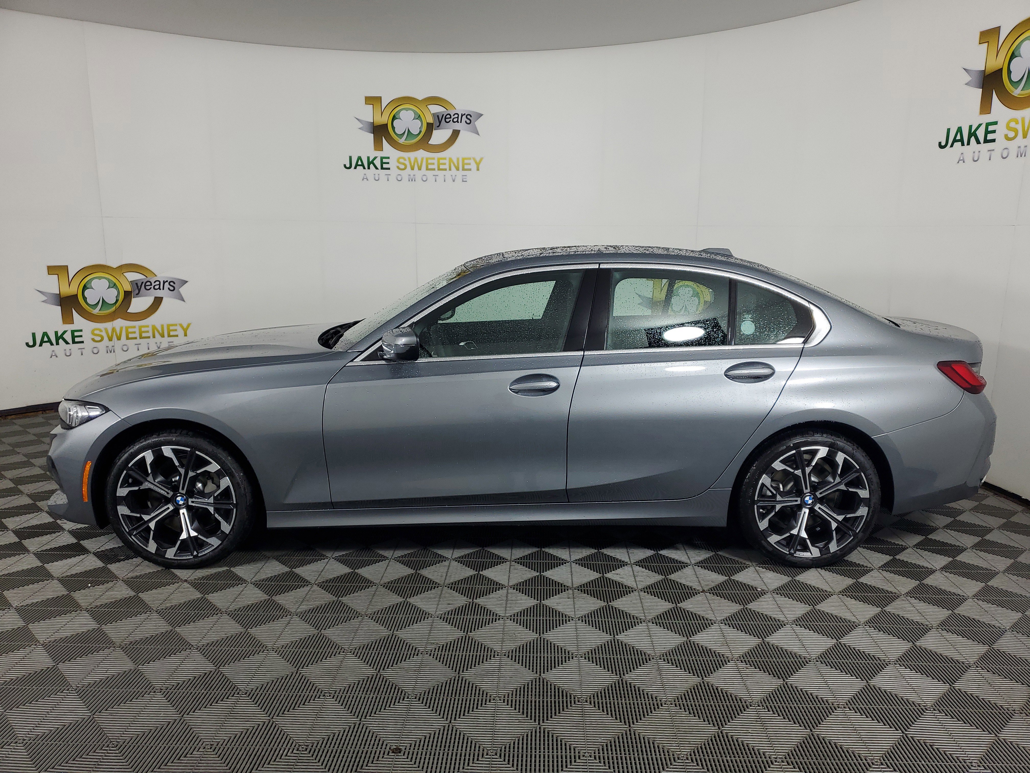 Used 2025 BMW 330i xDrive Sedan w/ Premium Package AWD/4WD image 4