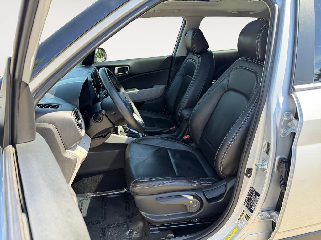 Used 2021 Hyundai Venue SEL w/ Premium Package FWD image 6