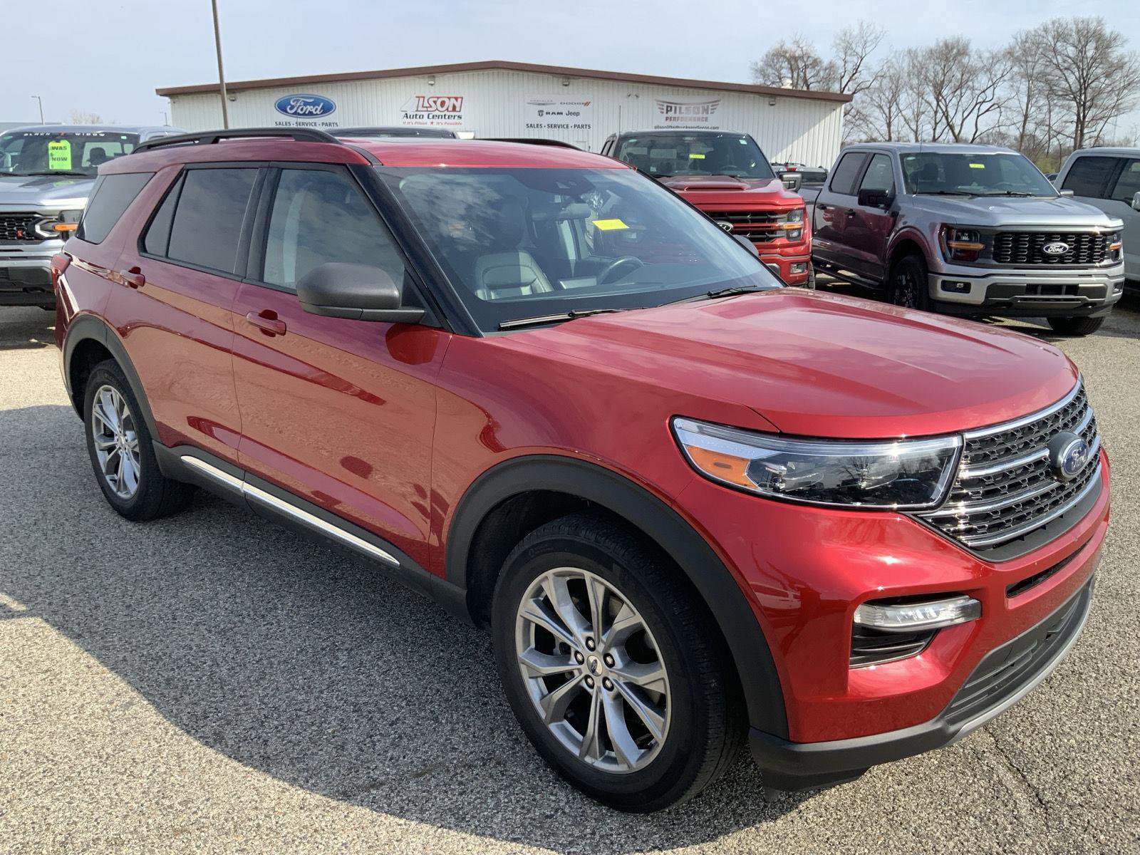 Used 2022 Ford Explorer XLT w/ Equipment Group 202A image 2