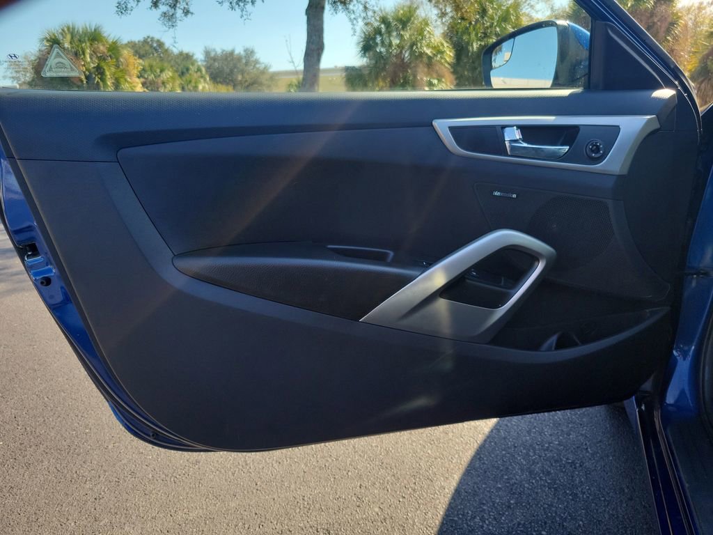 Used 2017 Hyundai Veloster Value Edition w/ Graphic Package (Lower Body) image 13